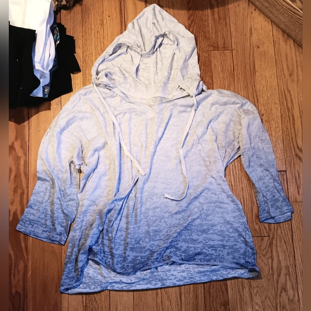 3 for $23 tops!! Sonoma Lightweight Cropped Sleeve Ombre Hoodie, Size XL